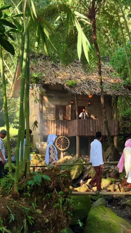 Momentum hari raya jaman dulu itu kenapa vibes nya syahdu & memorable banget ya di banding jaman now? Minal Aidin walfaidzin Mohon maaf lahir bathin #momentlebaran #idulfitri #lebaran #sumbar #sumbar_rancak #sumbarrancak #rancakbana #canduraun #babayopulo #hiddengems