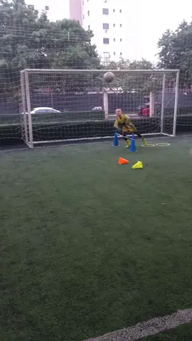 Semana de treinos concluída! Bora que amanhã tem jogo! #goleiro #fly #luvaspoker #futebol #personal #treino #viral #golkeeper 