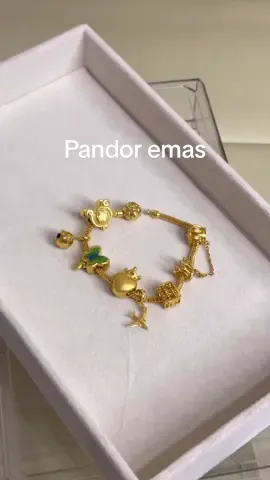 Cakep bgt yak🫣✨ Butuh uang? Bs dijual kembalii!!! #gelangpandora #pandoraemas 