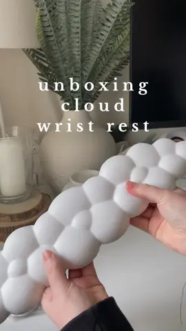 my wrist was cryinggg out for a rest 🌿☁️  my setup is really coming together 🥹 i love it  #cloudwristrest #desksetup #earthydecor #aestheticdesksetup #greenandwhiteaesthetic #plantaesthetic #greenandwhitedesksetup #amazonfinds #unboxingasmr #asmr #cosydesksetup #deskdecor #deskmat 