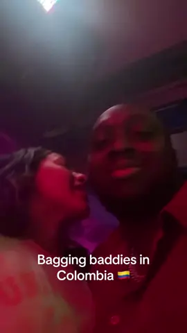 Picking up girls at the club in Medellib, Colombia. I love this sh*t man 😂😂 #medellín #colombia #passportbros #travelvlog #live 