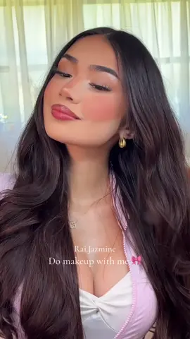 Wake up new makeup tut just dropped 🎀💕Products used: @got2b @HausLabs @wetnwildbeauty @Anastasia Beverly Hills @Westman-Atelier @Juvia’s Place @Maybelline NY @Charlotte Tilbury @realtechniques @Huda Beauty @hudabeautyshop @sabrinastarbeauty @SACHEU Beauty US @Fenty Beauty @Summer Fridays @L.A. Girl Cosmetics #charlottetilbury #zoraidajazmine #raijazmine #grwm #makeuptutorial #makeuptips #beauty Main profile:  @Zoraida Jazmine 