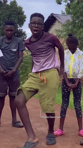 Drop a heart ❤️ if your watching this video. #smoothcriminal #michealjackson #kidsdancing #wakisodancekidsfoundation 