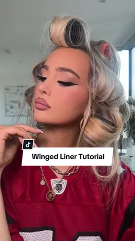 Winged Eyeliner Tutorial !!  #eyelinertutorial #wingedliner #wingedeyeliner #wingedlinertutorial #makeuptutorial 