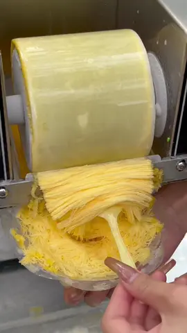 Snow ice machine #foryou #foryoupage #tiktok #baodefoodmachinery #snowice #snowicecream #snowicemaker #snowicemachine #snowiceshaver #icemakingmachines #icemakingtiktok #snowie #icethaw #icenuggets #icecubemaker #icecubemachines #icecubes #buletice #nuggetice #cubeice 