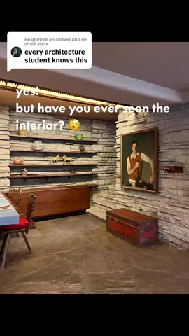 Respondendo a @charli xbox the interior design, that’s totally new for me. and i love it! #fallingwater #franklloydwright #flw #architecture #architecturestudent #cascata #experience #interiordesign #fallingwaterhouse 