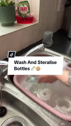 Wash and sterilise my babys bottles with me ☁️🫶🏻#sterilise#sterilisebottles#washing#cleaningbottles#babybottle#firsttimemum#firsttimemom#baby#mumlife#momlife#babylove#boymom#babybottles#organise#sortwithme#foryoupage#viral#mumsoftiktok#baby#babytiktok#tommeetippee 