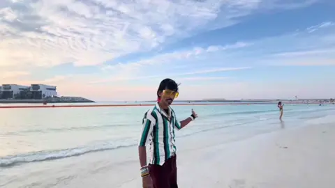 Burj Al Arab 😍 Dubai 🇦🇪 #dollykitaprinagpur #dubai #burjalarab #enjoylife #jumeirahbeach #fullenjoyment #Vlog #viralvideo #foryoupage 