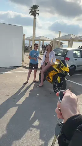 Dont touch my bike! Follow for Pt.2 🦇💢  #prank #funny #girls #exhaust #viral #motorcycle #joke #girl #beach  #donttouchmycar 