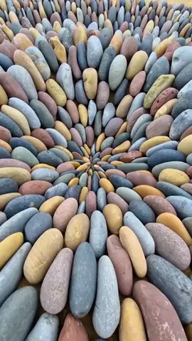 Introsum, 2022Created at Freshwater West, Pembrokeshire #landart #artist #sculpttheworld