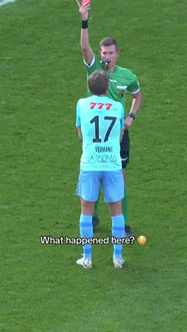 🟨² | Romeo Vermant gets two yellow cards in 4️⃣ SECONDS. 😳 #KVMWES #romeovermant #kvmechelen #westerlo #redcard 