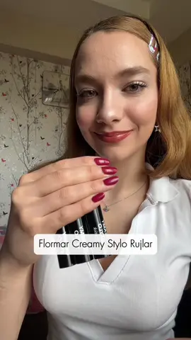 ✨Flormar Creamy Stylo Rujlar✨ Tam bir fiyat/performans rujları🩷 ▫️Oldukça kremsi ▫️Sürümü aşırı kolay ▫️Tazelemesi çok kolay ▫️Dudağınızı asla kurutmuyor ▫️Dudak kalemiyle kalıcılıkları artırılabilir Videodaki Renkler Sırasıyla: ▪️Flormar Creamy Stylo Yüksek Pigmentli & Yarı Parlak Bitişli Kremsi Ruj - 009 Grape ▪️Flormar Creamy Stylo Yüksek Pigmentli & Yarı Parlak Bitişli Kremsi Ruj - 003 Rosy ▪️Flormar Creamy Stylo Yüksek Pigmentli & Yarı Parlak Bitişli Kremsi Ruj - 006 Chesnut #flormarcreamystylo #creamystylo #creamystyloswatch #creamystylolipstick #ürünönerisi #ürüninceleme #üründenemesi #makyaj #makyajvideoları #makeup #uygunfiyatlımakyaj #güzellikvebakım #güzellikvideoları #makyajmalzemeleri #makyajtrendleri #makyajönerileri #flormar #flormartürkiye #keşfet #fypage #foryourpage #ruj #rujönerisi #flormarruj #flormarswatches #lipstick #lipsticktesting #lipsticktutorial #creamylipstick #kremsiruj #grape #rosy #chesnut  @Flormar 