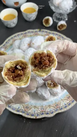 بيض القِِِِطا. . ✨مكونات الحشوة( فينا نجهزها حسب الرغبه) عين الجمل( جوز ). رشة هيل +قرفه+زعفران . ملعقتين كبيره سكر بودره . ملعقتين كبيره ماء الورد . انا اضفت من عندي ملعقتين كبيره جوز الهند( نارجين). ✨مقادير العجينة( استخدمت اكواب معياريه). كوب ونصف دقيق متعدد الاستعمالات . رشة هيل + رشه زعفران + ذره ملح. ١٠٠ غرام زبده. نصف كوب حليب ( ضيفوه بشكل تدريجي ).ممكن نحتاجه كامل وممكن اقل حسب نوع الدقيق. ✨مقدار من السكر البودر .. #حلويات ##حلويات_سهلة_وسريعة #الشعب_الصيني_ماله_حل😂😂 #ترند_تيك_توك #اكسبلورexplore 