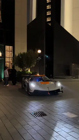 Koenigsegg in the night  😍 #koenigsegg #dubaicars #carspotting 