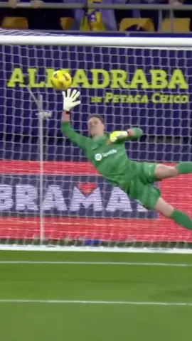 𝗠𝗔𝗧𝗦 to the rescue! 🦸‍♂️  #LALIGAEASPORTS #LALIGAHighlights #Barça #TerStegen @fcbarcelona @Marc ter Stegen 