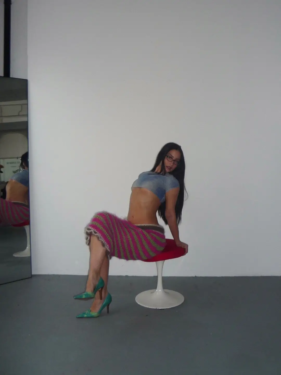 Did someone say…chairobics?? ‼️🎀 #crochet #crochetskirt #shoot #studio #prettygirl #fypシ 