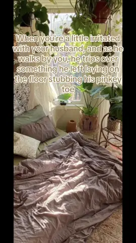 Hehe #husbandwife #husbandwifecomedy #marriedlife #wifelifebelike #funny #pickitup 