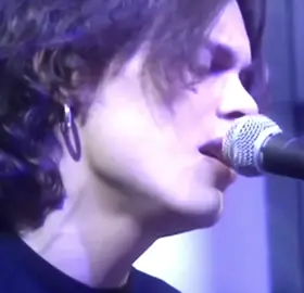 I’m so in love w the fact he covered this song you have no idea #villevalo #villevaloedit #him #himband #heartagram #vv #mazzystar #fadeintoyou 