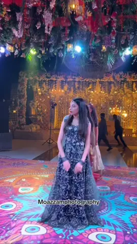 Girl's group dance 💃🏻🔥#foryoupage #viralvideo #foryou #trendiing #dancer #unfreezemyacount #weeding #trending  #pakistanweeding #weedingdance #growmyaccount #dance #viral #trendingvideo 