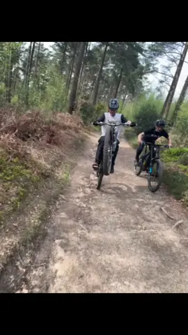 login road fun! Surrey hills UK 🇬🇧 video coming soon. don't forget to follow  #davesbikelife  #subscribe  #ebikereels  #ebikersuk  #surry #surryhills @Dave's_Bike_LIfe  davesbikelife.shop coming soon