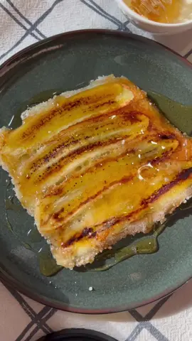 Tapioca com banana, queijo e mel 🍯🧀🍌 se vc nunca provou essa combinação precisa fazer!! Fica absolutamente deliciosa!!! Ingredientes  Manteiga Banana  Mussarela Goma de tapioca Mel Canela (opcional) Modo de fazer no vídeo! Qualquer dúvida deixe nos comentários que respondo ❤️ #tapioca #tapiocarecheada 