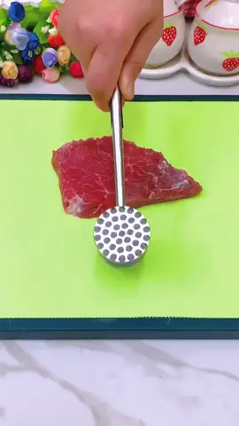Use this small hammer to knock, delicious steak can be made at home, after knocking, the taste is soft and tender, more delicious, patting cucumber garlic can also use #looseMeatHammer #knockMeatHammer   #DoudouGoodThing #KitchenGoodGoodsRecommendation #GoodThingRecommendation #fpy 