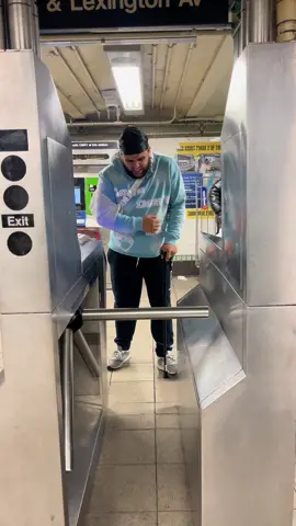 Disable but still able to make it happen 💯#giddyleftytv #trending #explore #comedy #funny #hilarious #humor #fyp #foryou #humor #train #mta #omg 