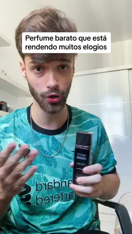 To usando ele todos os dias na minha academia e não ta me sufocando #perfume #perfumes #perfumetiktok #perfumesimportados #perfumesmasculinos #shopee #compras 