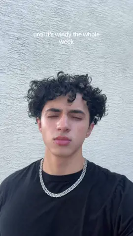 dont mind the pimple 🙌🏽 #gabezalezz #haircare #zaleznaturals 