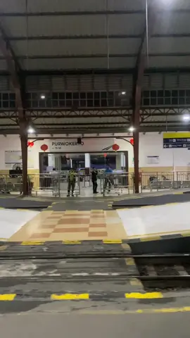 Punya kenangan apa di Stasiun Purwokerto? #keretaapi #keretaapiindonesia #cintakeretaapiindonesia #stasiunpurwokerto #purwokertokeren #purwokertohits #purwokertoninggalcerito 