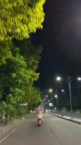 Night Ride at Cirebon . . . 📍Jalan Wahidin, Kota Cirebon #nightride #cirebon #cirebontiktok #fyp