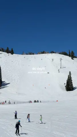 love a spring ski day 🏔️🤸‍♀️🍺⛷️ #skiday #utah #springskiing 