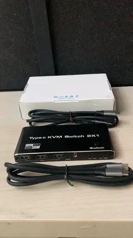 Bộ KVM kết nối 2 PC lên 1 màn hình (HDMI/ Displayport) - hỗ trợ usb, chuột, bàn phím và nút chuyền từ xa               Kết nối 2 thiết bị cổng type C               Hỗ trợ nguồn sạc 100w              Dùng chung : 3 usb +AUX              Kết nối màn HDMI hoặc DP Lưu ý: Bộ chuyển đổi kvm chuyển từ 2 PC ra 1 màn hình LCD,Tivi ( không cùng lúc, tại 1 thời điểm chỉ dùng chung 1 PC với 1 màn hình)