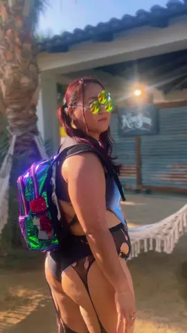 This alien is on vacation ! @PatronTequilaOfficial @coachella #midsize 