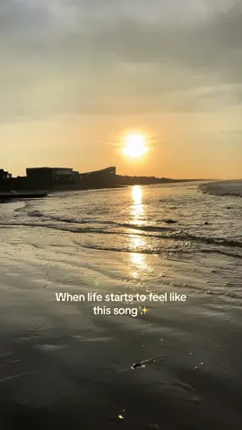 Life is looking good, come back stronger. Also that sunrise though? #sunset #sunsetlover #sunrise #sunriselover #sunrisers #beach #Wales 