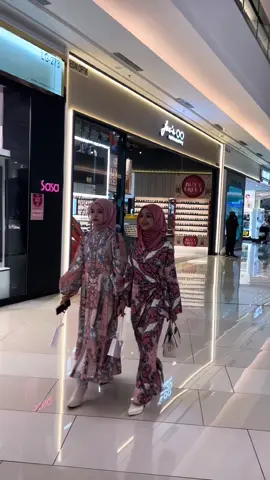 Selangkah mengikut rentak 💗              @Batrisya 🎀                                                 Don’t worry guys it is not my real skin, I’m wearing legging inside ☝🏻         #fyp #foryoupage #fypシ #fypシ゚viral #foryou #fyp #fyppppppppppppppppppppppp #raya #foryoupage❤️❤️ 