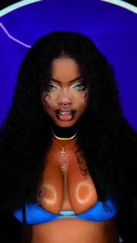 🤭🤭🤭🤭 #queenkaiser #girl #ghanagirl #ghanatwitter #ghanatiktok #makeuplooks #blm #blacklivesmatter #explore #explorepage #underratedmuas #germany #germantiktok #trending #blackgirlmagic #viral #GodisaWoman #transitions #teamsam🔥 #tiktoksalon 