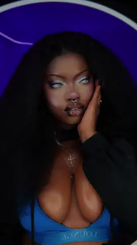 Im so pretty 🥹 #queenkaiser #girl #ghanagirl #ghanatwitter #ghanatiktok #makeuplooks #blm #blacklivesmatter #explore #explorepage #underratedmuas #germany #germantiktok #trending #blackgirlmagic #viral #GodisaWoman #transitions #teamsam🔥 #tiktoksalon 