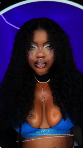 Get in the booth 🤭 #queenkaiser #girl #ghanagirl #ghanatwitter #ghanatiktok #makeuplooks #blm #blacklivesmatter #explore #explorepage #underratedmuas #germany #germantiktok #trending #blackgirlmagic #viral #GodisaWoman #transitions #teamsam🔥 #tiktoksalon 