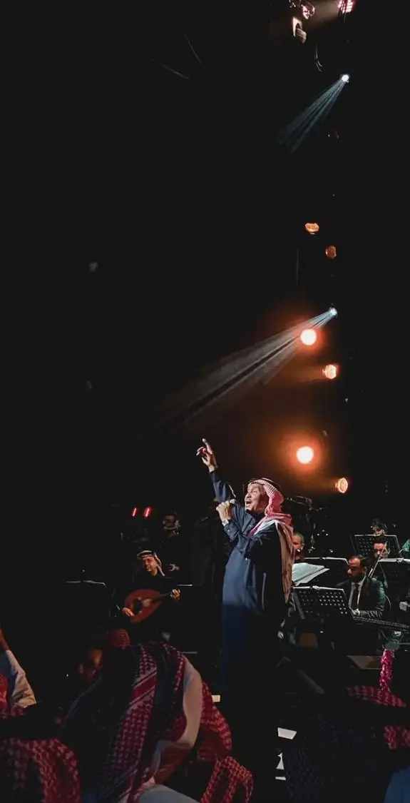 مقدمة موسيقية عظيمة .. #foryou #fyp #explore #viral  #اكسبلور  #محمد_عبده  #موسيقى  #اختلفنا 