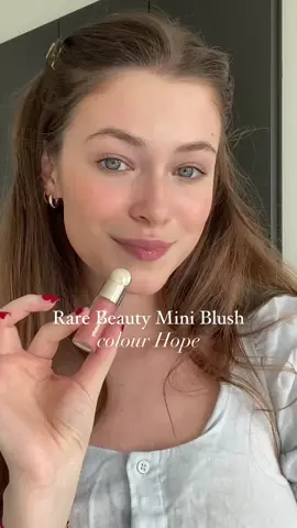 Rare Beauty Mini Soft Pinch Liquid Blush colour Hope #rarebeauty #nomakeup #naturalmakeup #honestreview 