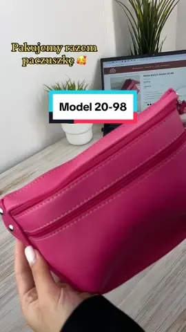 Robimy dalej tę rubryczkę? 🤔🤩#torebka #wiosna2024 #torebkidamskie #modnetorebki #poland #viral #fashion #polskitiktok #nerka #modnatorebka #pakowanie 