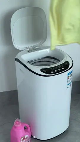 Máy giặt mini. Giải pháp cho các mom giặt đồ e bé