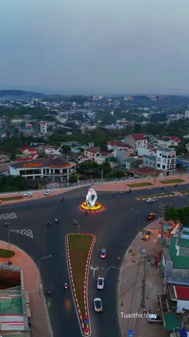 Bùng binh Đinh Tiên Hoàng - Võ Nguyên Giáp ,một địa điểm check in rất hot tại Buôn Ma Thuột #tuanthichbay #daklakquetoi #treckkingvietnam #chill 