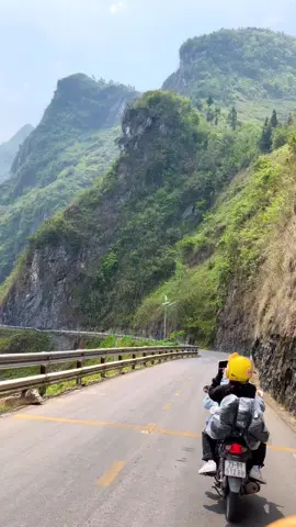 Nếu mà khó khăn qúa thì cứ Đưa nhau đi trốn thôi🤣#hagiang #cảnhđẹpviệtnam #đồngvăn_hàgiang #langlolochai #pivi #songnhoque #canhdephagiang #langlolochai 