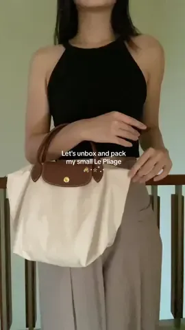 Bought a small Le Pliage bag in paper as my camera bag. It's so worth it! #smalllepliage #longchamp #longchamplepliage #longchampunboxing #umboxingvideo #whatsinmybag #fyp