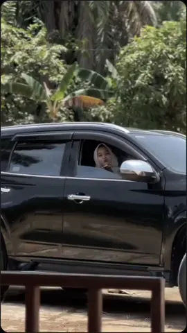 Si cantik naik Pajero #kalah #CapCut #lagujawaviraltiktok #lagujawa #fyp #trending #tiktok #capcut #pajero #pajerosport 