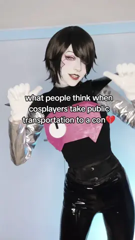 and then they start taking pictures without asking 🙃 #mettaton #undertale #undertalecosplay #mettatoncosplay #fyp #nozzomi_cosplay #cosplayer 