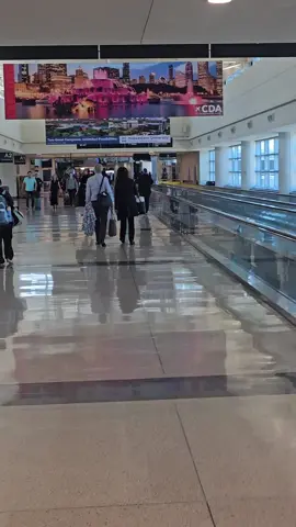 Walking thru the Chicago midway airport 🛫 #Travel #Flightlife #Chicago 