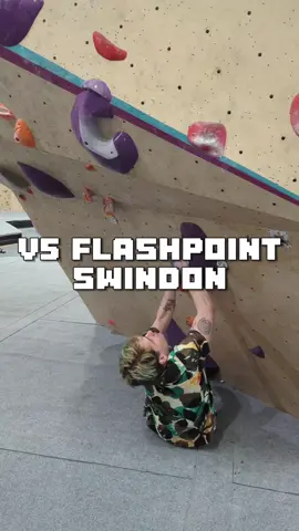 Joe flashes a V5 climb at Flashpoint Swindon 🪨  We both loved this centre, it's so big with a huge variety of holds and types of climb, including Soph's least favourite thing ever - top out. We will definitely be back again soon, stay tuned for lots of climbs from here! Fantastic day out with friends 💪 #flashpoint #boulderingsends #v5climb #bouldering #climbing #swindonclimbingcommunity #swindon #adhdcommunity #flashpointswindon 